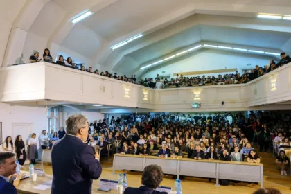 150 de locuri la programul de licenta marketing oferta facultatii de administratie si afaceri a ub 683bef01d9535