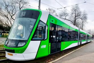 6 linii de tramvai troleibuz si autobuz blocate la piata sudului din cauza unui incident tehnic stb a infiintat linia naveta 610 update 683c76fb9720f