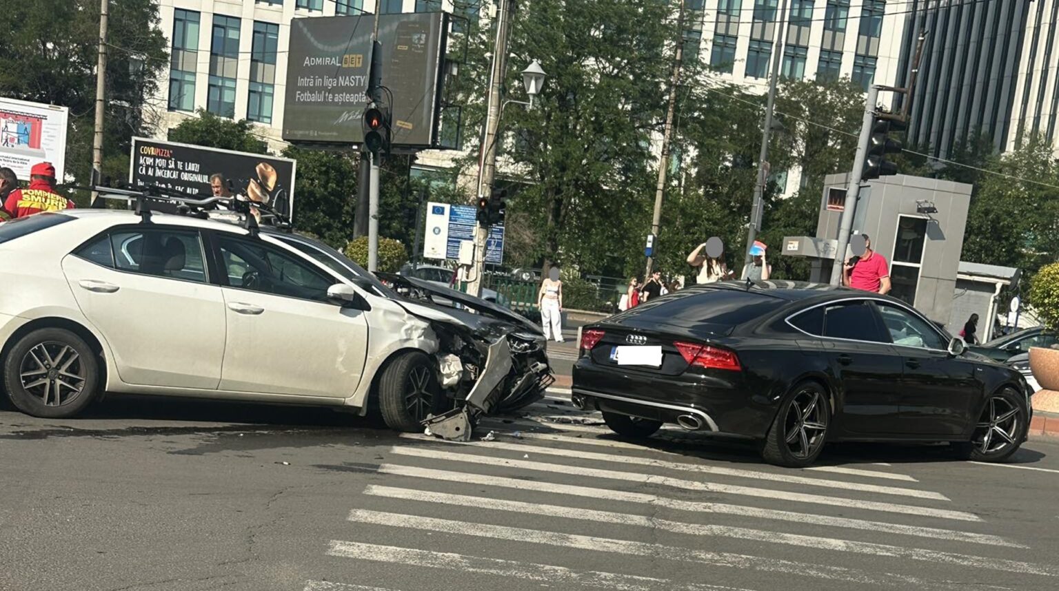 accident cu trei masini la intersectia timpuri noi traficul din zona se aglomereaza 6841c1b18423e