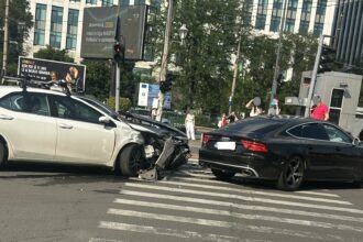 accident cu trei masini la intersectia timpuri noi traficul din zona se aglomereaza 6841c1b18423e