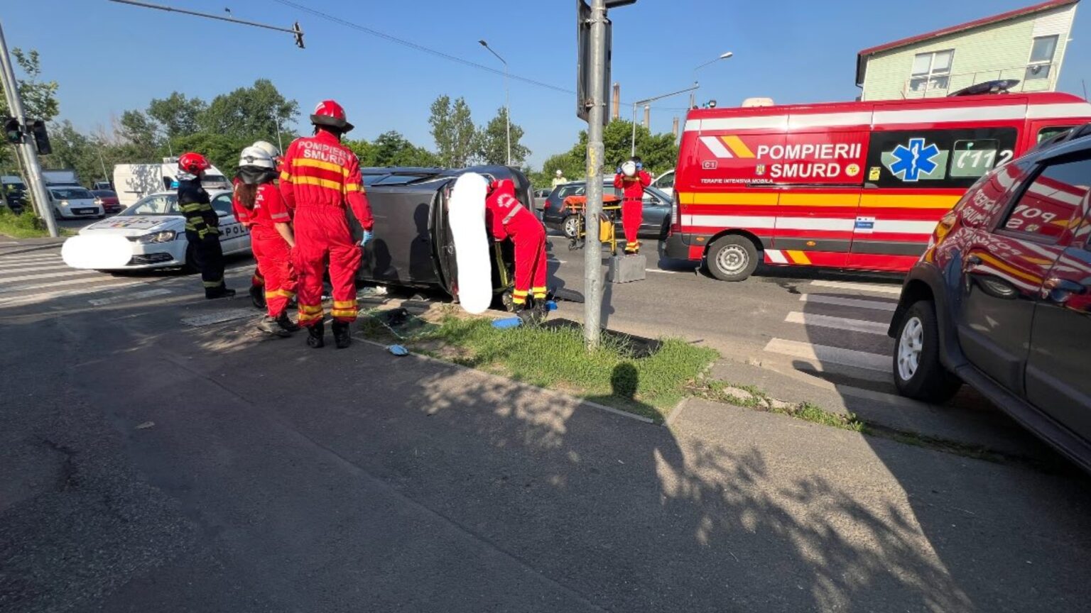 alerta accident grav cu o masina care s a rasturnat pe bd nicolae grigorescu din bucuresti martor doua persoane au fost ranite 68428c6cdb152