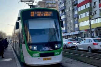alerta al doilea tramvai deraiat astazi stb liniile 7 27 32 si 47 sunt blocate la piata unirii s a infiintat linia naveta de autobuz 632 684196534f09c