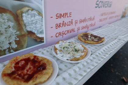 avem festivalul langosului in weekend in parcul ior bucatarii pregatesc pentru bucuresteni si orez cu lapte sarmale si frigarui 683ede307fb4a