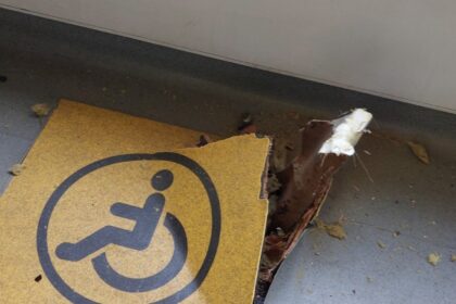 breaking o sina veche si ruginita a strapuns podeaua unui tramvai imperio pe bulevardul regina maria stb liniile 23 si 32 blocate spre depoul alexandria 6842e1f84e6da