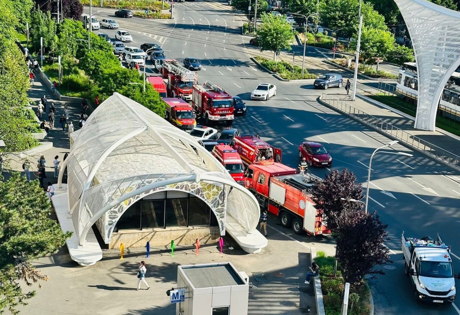 breaking tragedie la metrou om pe sine in statia eroii revolutiei metrorex se circula in sistem pendula intre statiile c brancoveanu tineretului 683e90dd10d0a