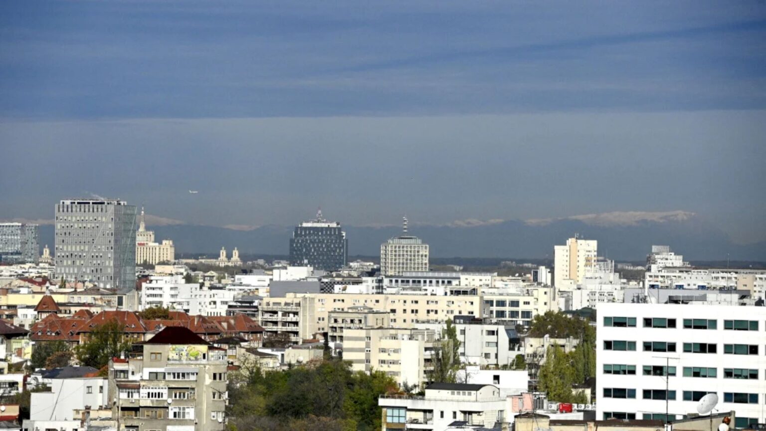 bucuresteni din sectorul 4 satui de dusuri reci din cauza avariilor termoenergetica cum e posibil sa n ai apa calda atatea zile peste 2 100 de blocuri din oras sunt afec 683fe83f79a1d