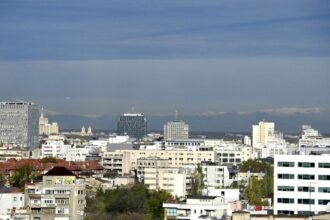 bucuresteni din sectorul 4 satui de dusuri reci din cauza avariilor termoenergetica cum e posibil sa n ai apa calda atatea zile peste 2 100 de blocuri din oras sunt afec 683fe83f79a1d