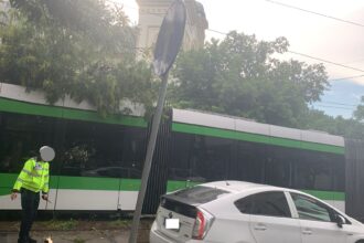 copac prabusit pe un tramvai imperio la intersectia regina maria cu 11 iunie evitati zona e blocat totul stb anunta ca sunt blocate liniile 23 si 32 update 684140ce390cb