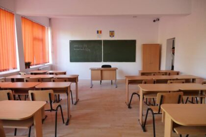 elevii din ultimul an de liceu incheie cursurile vineri 68425df33205b