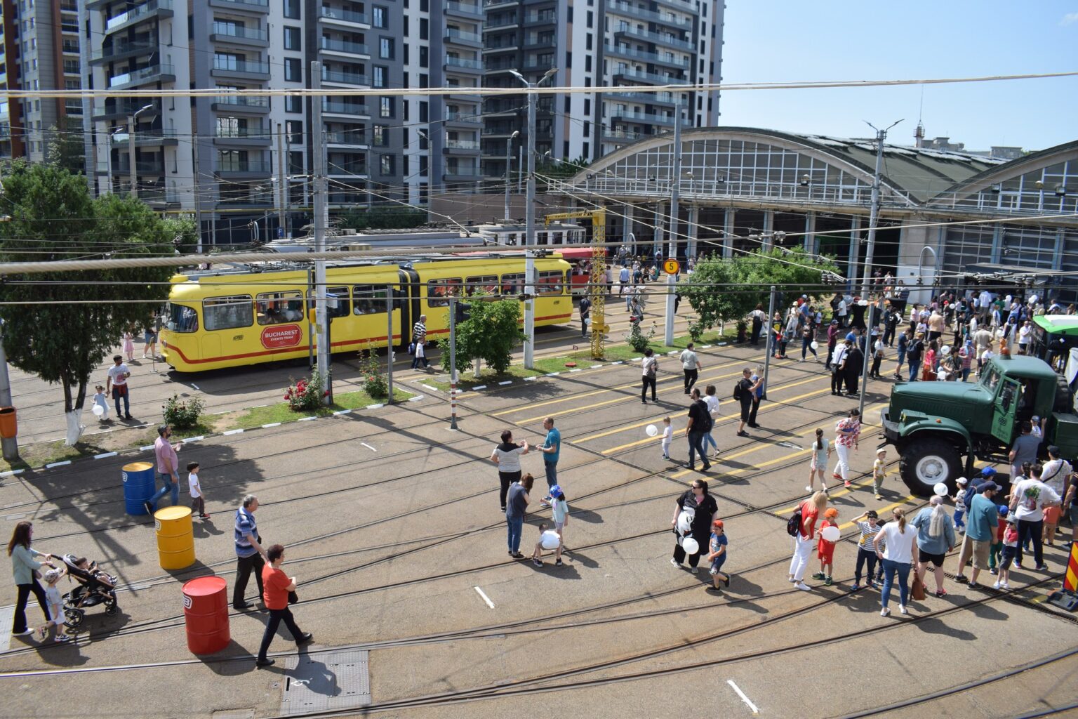 foto imperio cu imbunatatiri neasteptate tramvaiul portocaliu troleibuzul geamantan si un autobuz ozn nebanuita flota stbf09f988d 683dafd650cb3