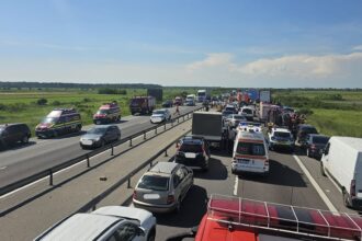 foto tragedia de pe a1 in care un copil si a pierdut viata in imagini cozi pe kilometri intregi s au format pe autostrada bucuresti pitesti 683f11c677baa