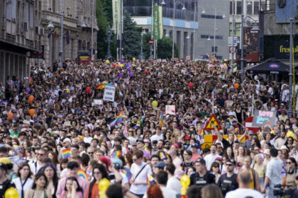 galerie foto jandarmii au dat amenzi de 6 000 lei la marsul bucharest pride si evenimentele pride park trei persoane s au ales cu dosar penal 6845710ba91bc