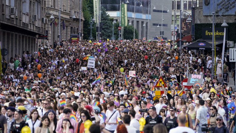 galerie foto jandarmii au dat amenzi de 6 000 lei la marsul bucharest pride si evenimentele pride park trei persoane s au ales cu dosar penal 6845710ba91bc