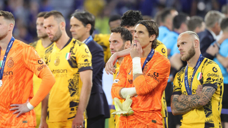 inter milano a fost asteptata la aeroport la intoarcere de un singur fan sunt singurul idiot dar tipii astia merita totusi aplauze 683c84c59fff7