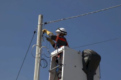 lucrarile de modernizare la reteaua de curent din cartierele mizil policolor si ozana sunt gata anunta retele electrice romania investitia a fost de 12 milioane lei 6842d3e3dd281