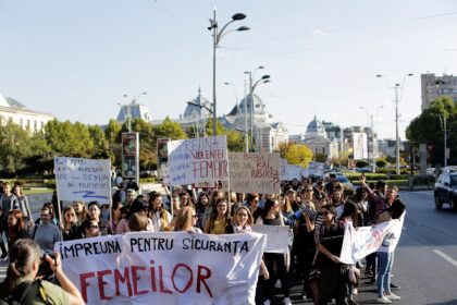 manifestatie pentru protejarea femeilor in bucuresti maine seara evenimentul are loc in piata victoriei 683da68295512