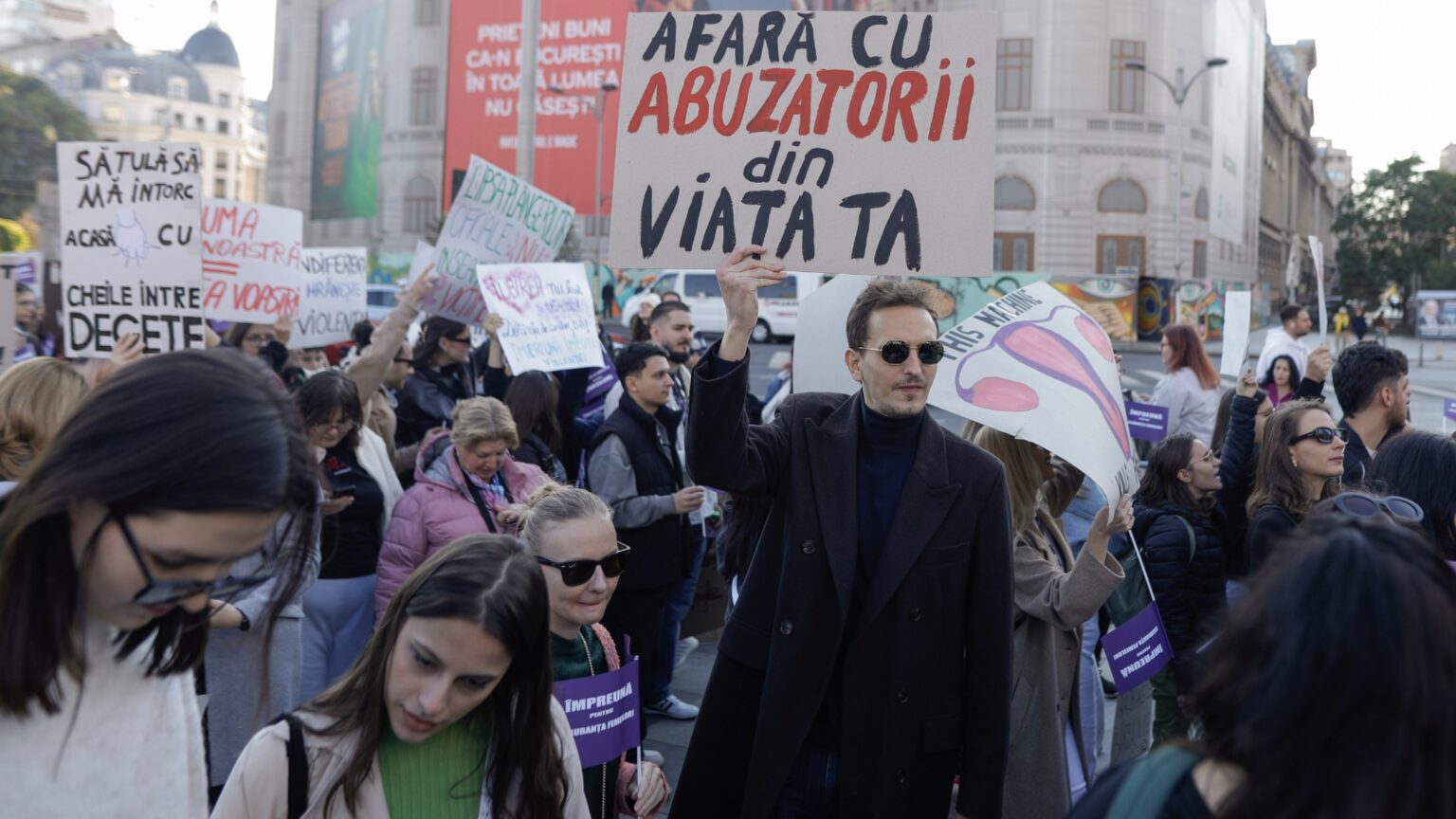 manifestatie pentru siguranta femeilor diseara in piata victoriei oamenii cer in fata guvernului recunoasterea femicidului in legislatie 683ebc3a4432e