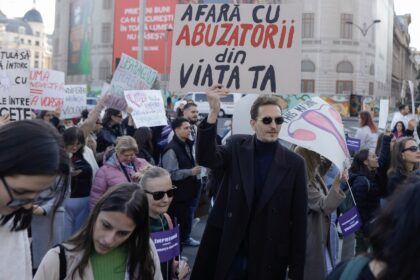 manifestatie pentru siguranta femeilor diseara in piata victoriei oamenii cer in fata guvernului recunoasterea femicidului in legislatie 683ebc3a4432e