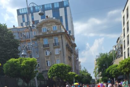 marsul normalitatii si bucharest pride 2025 au adunat mii de oameni in capitala 6845168c40aec