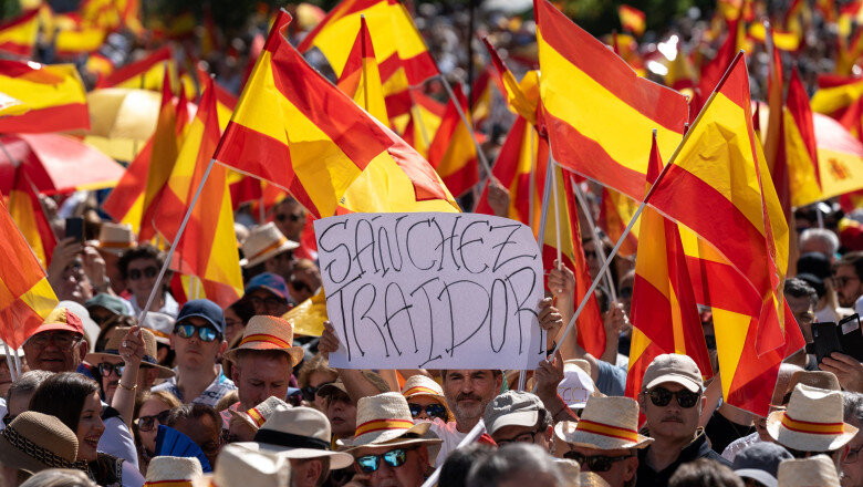 noi proteste in spania impotriva premierului pedro sanchez acuzat de coruptie zeci de mii de oameni in strada 6845ad757421c