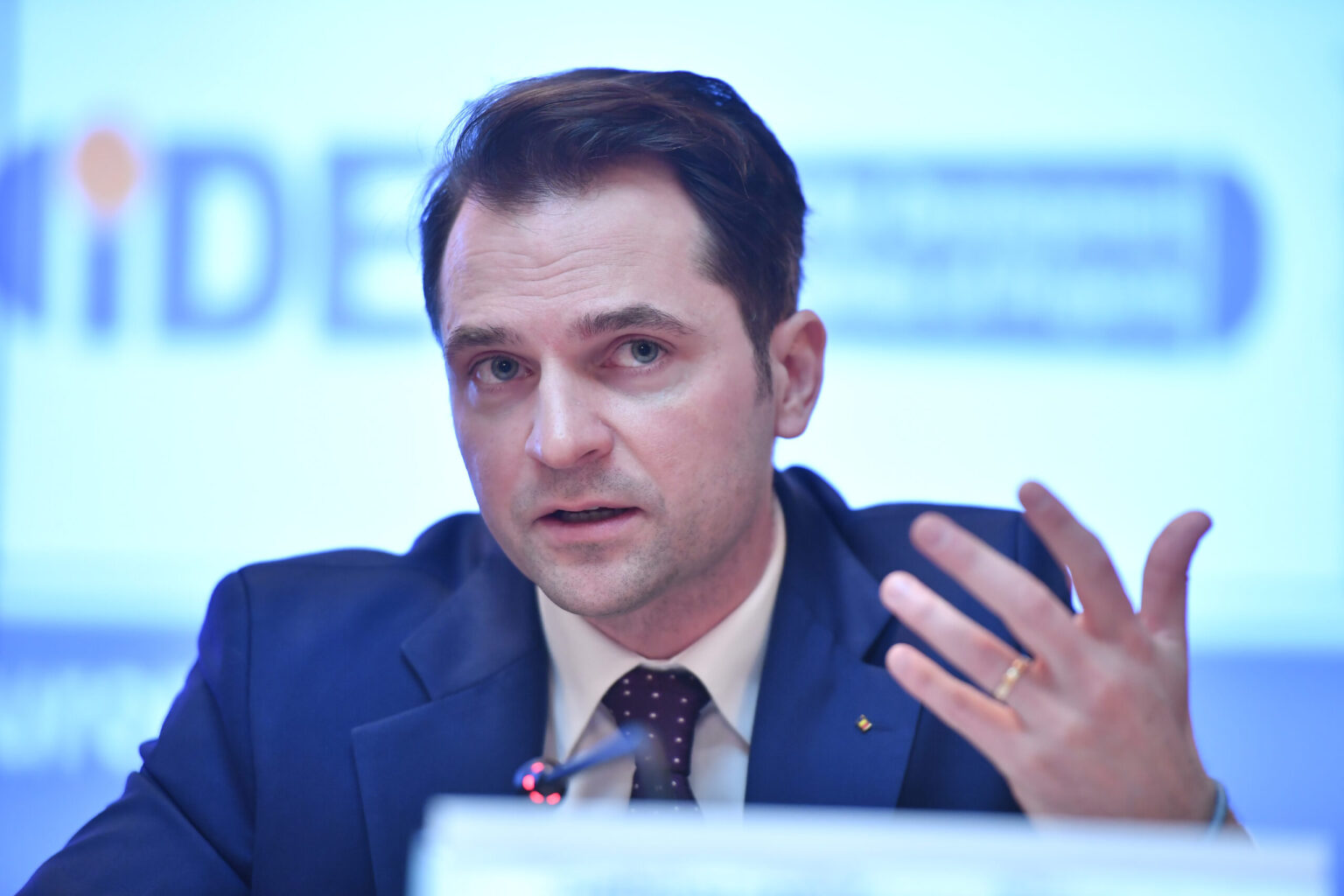 nu pot exclude lucrul acesta spune sebastian burduja despre o posibila candidatura pentru primaria capitalei ministrul energiei spune ca decizia apartine partidelor 68457cbf8beb9