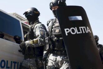 perchezitii la dragonul rosu politistii din bucuresti fac cercetari intr un dosar de comercializare de produse contrafacute din china 22 de persoane conduse la audieri 683d8a5de3bcd