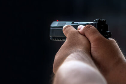 persoanele inculpate in dosare penale nu mai pot cumpara sau detine arme lege promulgata de nicusor dan 6843f601d1d82