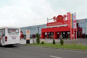 peste 22 000 de haine si parfumuri contrafacute confiscate de politisti dupa perchezitiile de la dragonul rosu produsele valoreaza peste 8 milioane de lei 683ec5a4dfb72
