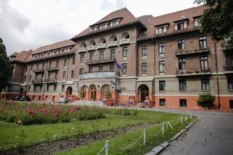 restaurantul de la hotel triumf ce apartine de ra apps inchis si amendat cu 10 000 de lei de anpc inspectorii au gasit conditii mizere in bucatarie gandaci si mancare expirata 6842c5d84ec17