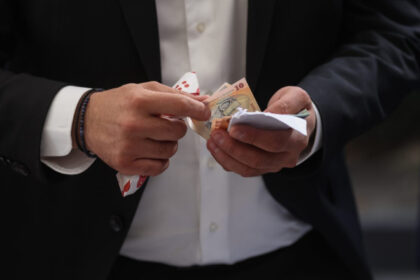 sondaj peste 77 dintre romani sunt de acord cu reducerea cheltuielilor de functionare a statului altele decat cele cu angajatii 68401da13b779