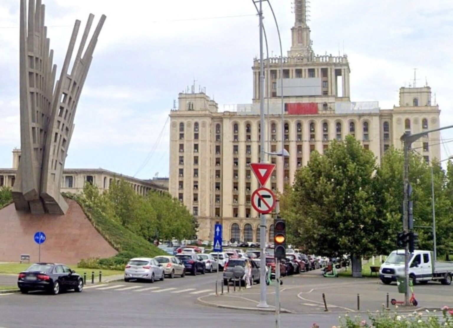 trafic alert avarie la o conducta de gaze pe dn1 in zona ikea stb autobuzele circula pe deasupra pasajului spre bucuresti si se efectueaza toate statiile 683ebc3ec45f1
