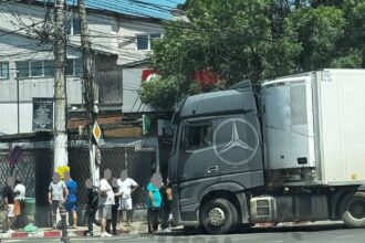 trafic alert motociclist implicat intr un accident cu un tir pe strada ecaterina teodoroiu din voluntari martor benzile 1 si 2 sunt blocate 683ed85ac8247