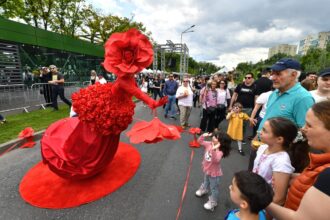 ultima zi de west side flower fest din parcul drumul taberei teatru vanatoare de comori pictura pe fata proiectii 3d pe apa printre activititatile pregatite pentru copii 683c1b8c33b5d