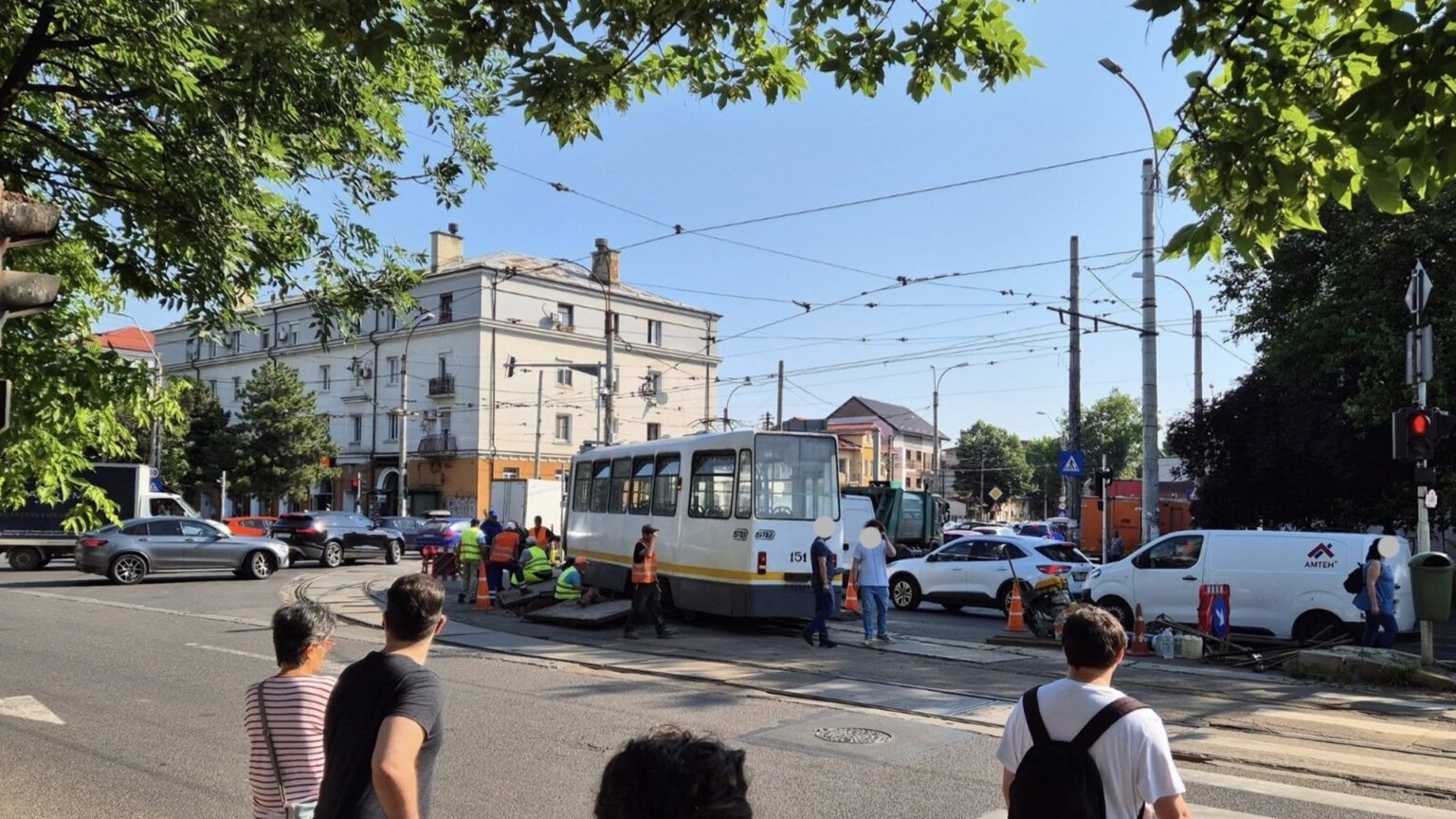 un alt tramvai a deraiat in zona bulevardelor bucurestii noi gloriei stb liniile 53 si 95 sunt blocate si circula deviat 683fe83aae8ad
