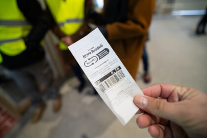 un barbat din ilfov a castigat 700 000 lei dupa ce a pacalit aparatele returo sa ii dea bani incontinuu pe aceeasi sticla 683e88a1a531b