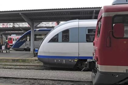 un tren care venea de la pitesti la bucuresti a lovit in dambovita o masina circulatia feroviara este oprita intre statiile gaesti si matasaru 683e9ef74d651