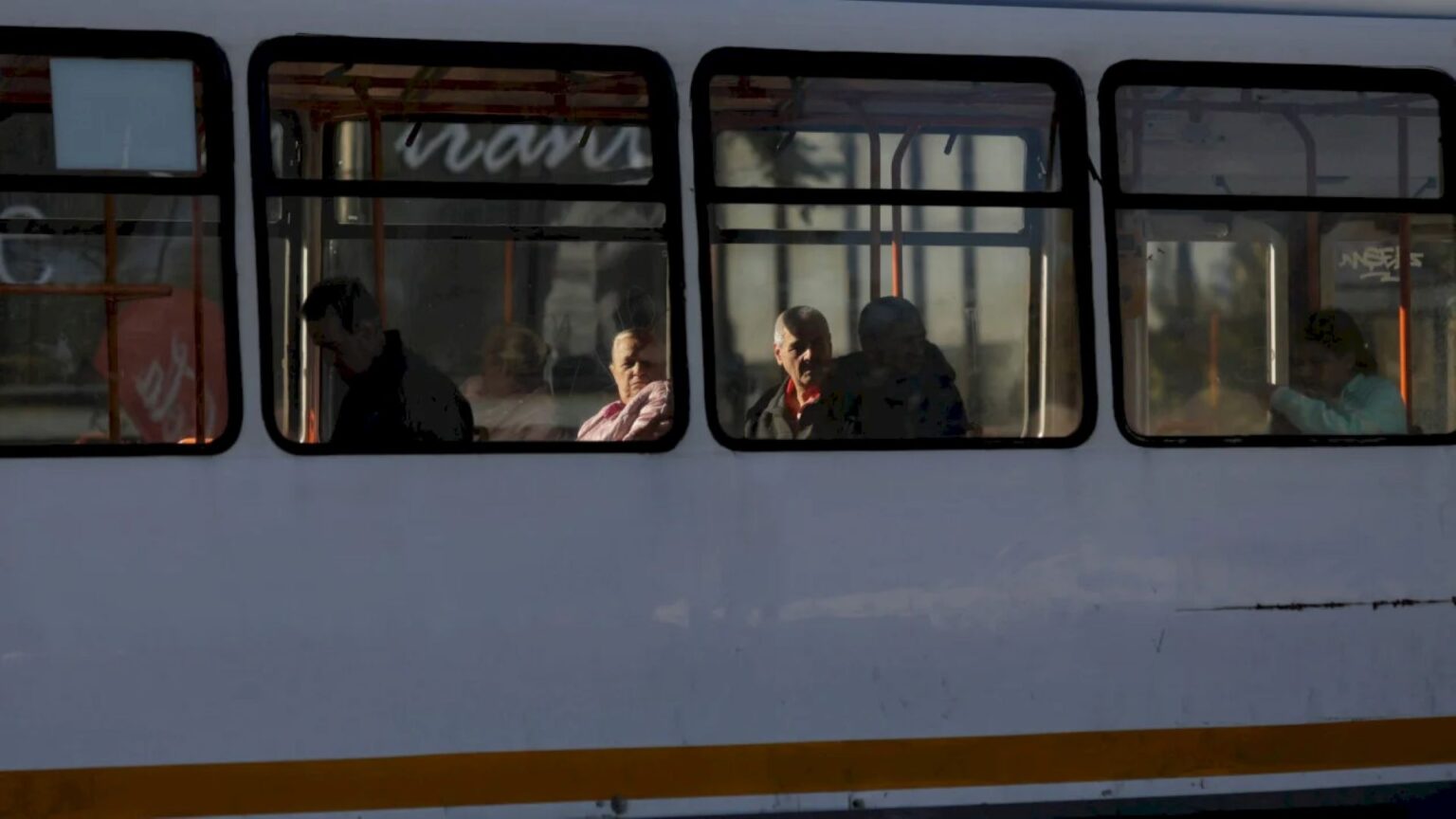 update un tramvai a deraiat in zona bulevardelor bucurestii noi gloriei stb linia 53 e blocata spre cartier damaroaia 683ef5b1c8955