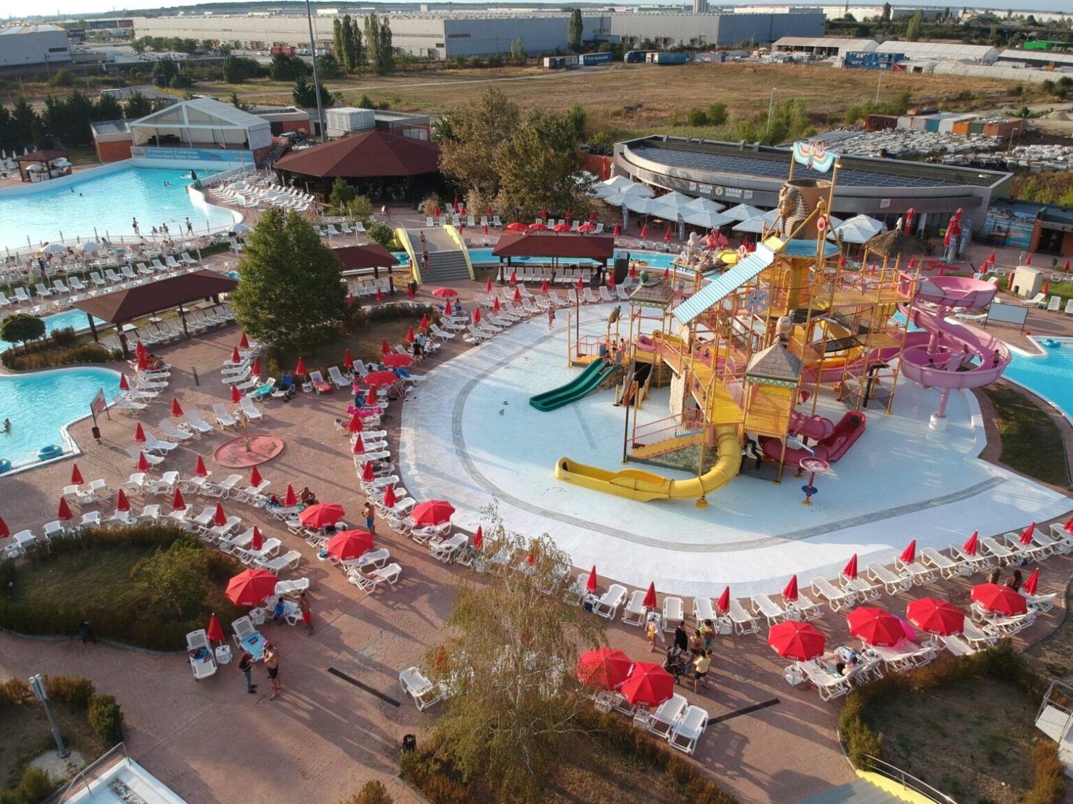 vara incepe la divertiland cel mai iubit parc acvatic din bucuresti se redeschide pe 6 iunie 2025 683ed3a2f32e9