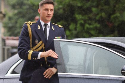 vesti mai putin bune f09f9294 ionut spp istul lui nicusor dan a fost retras din dispozitivul presedintelui dupa ce a devenit viral vizibilitatea ridicata este considerata un risc 6842a9bec9e89