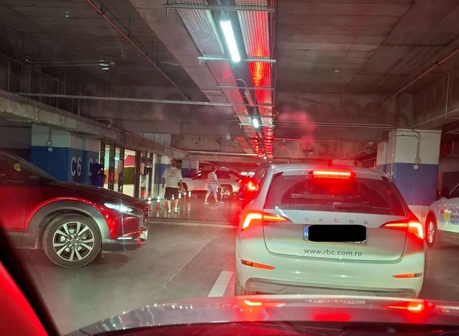 west side flower fest si supararea soferilor care stau blocati in parcarea de la auchan din drumul taberei totul este blocat evitati zona 683c59ae8870e