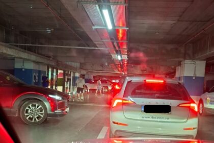 west side flower fest si supararea soferilor care stau blocati in parcarea de la auchan din drumul taberei totul este blocat evitati zona 683c59ae8870e