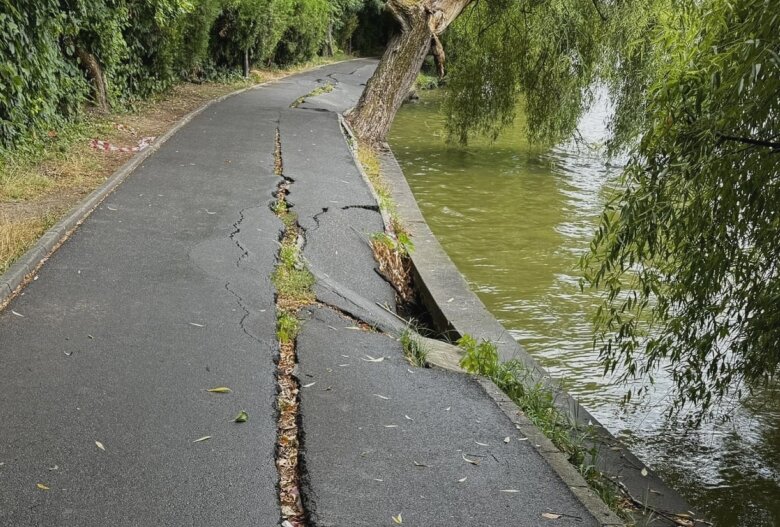 aleile surpate din parcul herastrau vor fi reparate joi incep lucrarile city manager din toamna dupa golirea lacului si malurile vor fi consolidate 68a5f19e0da12