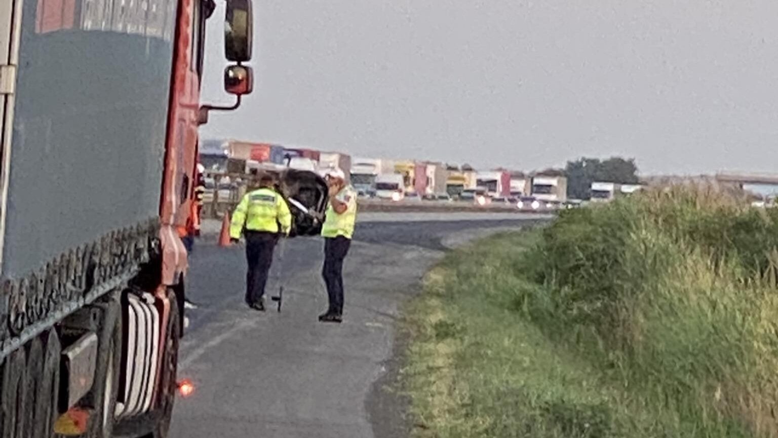 alerta accident mortal pe autostrada a1 pe sensul de mers dinspre bucuresti spre pitesti traficul este blocat se circula doar pe banda de urgenta 689c242183934