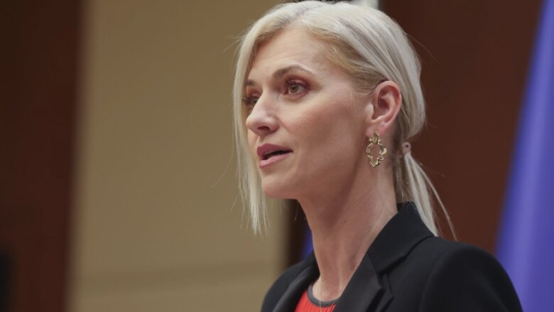 alina gorghiu guvernul sprijina legea care majoreaza pedepsele agresorilor violenti incalcarea ordinelor nu ramane fara consecinte 68a4b924910a2