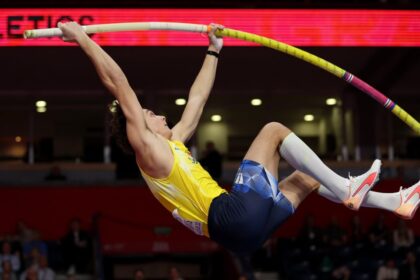 armand duplantis a stabilit un nou record mondial la saritura cu prajina 689c44d06e8a5