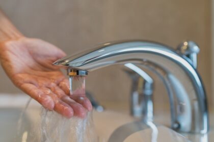 asteptand apa caldaf09f9abf cet progresu a fost repornit dupa avaria termoenergetica dar dusurile reci persista in bucuresti tot pentru jumatate din oras 68a6bc8d2d938