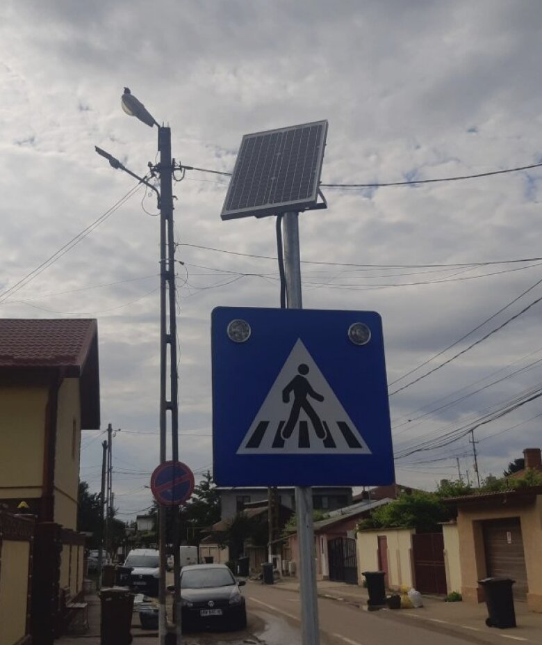 cine e tanarul care curata pe banii lui indicatoarele si marcajele rutiere din bucuresti 68a405a8bc564