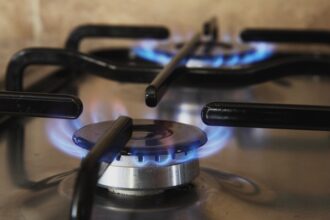 comisia pentru investitii straine a respins vanzarea e on catre ungurii de la mvm decizia finala la csat 68a6a3fc53850