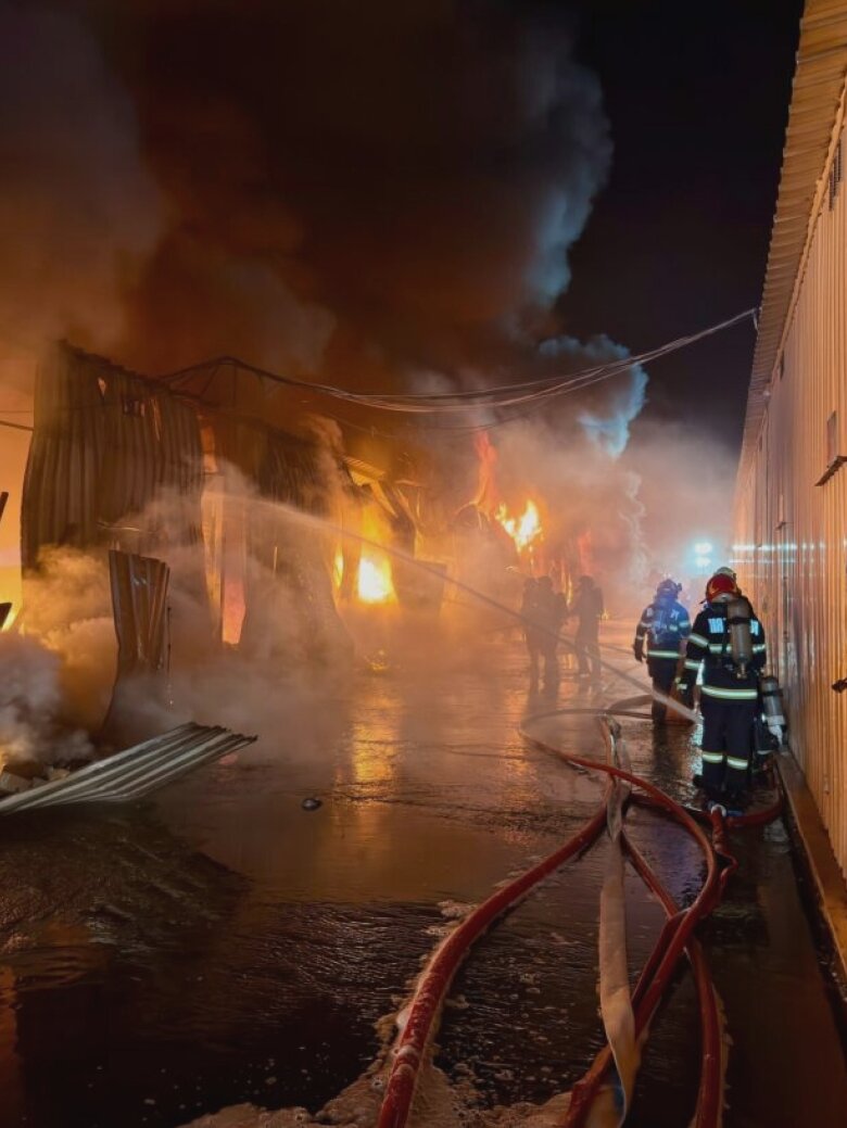 depozitul de la complexul dragonul rosu arde generalizat s a emis mesaj ro alert 68ae8be3b50f8 1