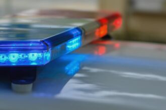 doi barbati din arges arestati dupa ce au lovit un politist si au vandalizat o autospeciala 68a1f6d750888